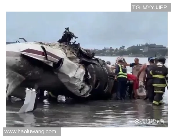 巴西足球明星搭乘飞机失事引发全球哀悼与关注事件回顾